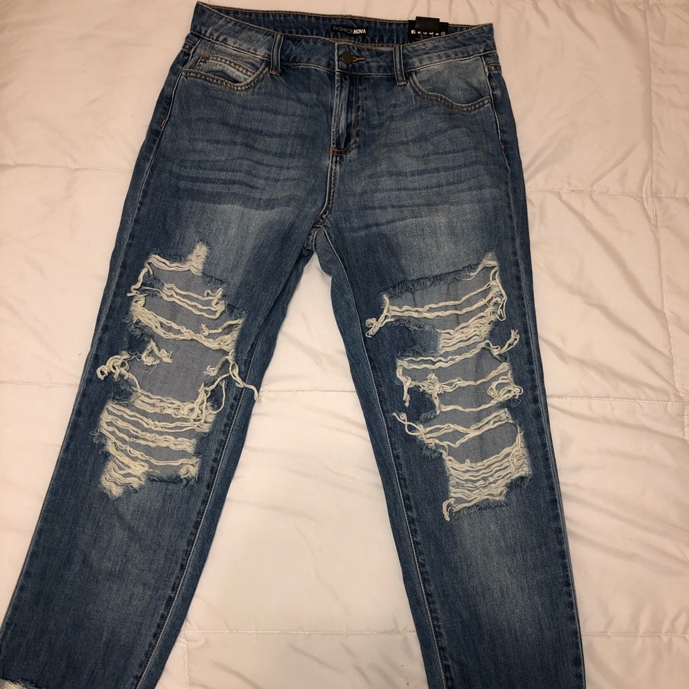 BRAND NEW NEVER WORN FASHIONNOVA JEANS SIZE 5!